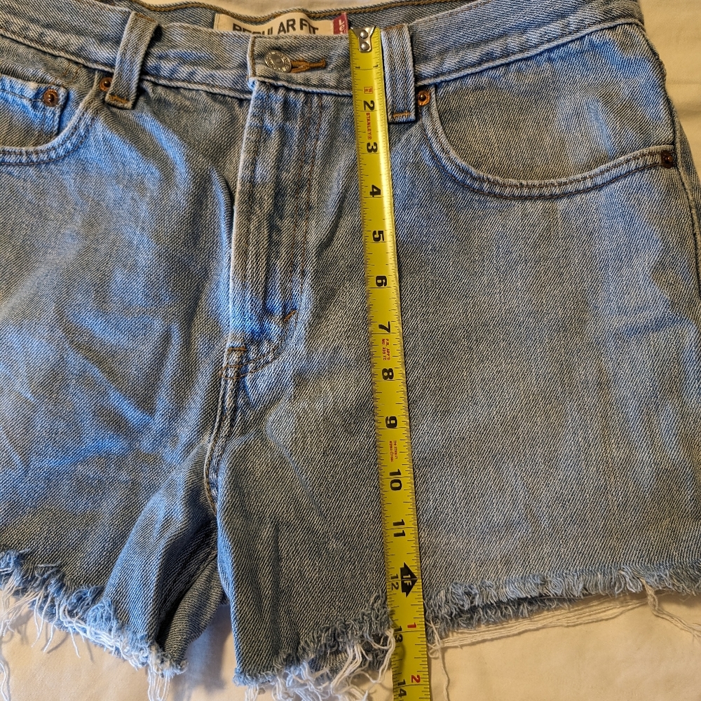 Levi's High Rise Shorts - Picture 8 of 8